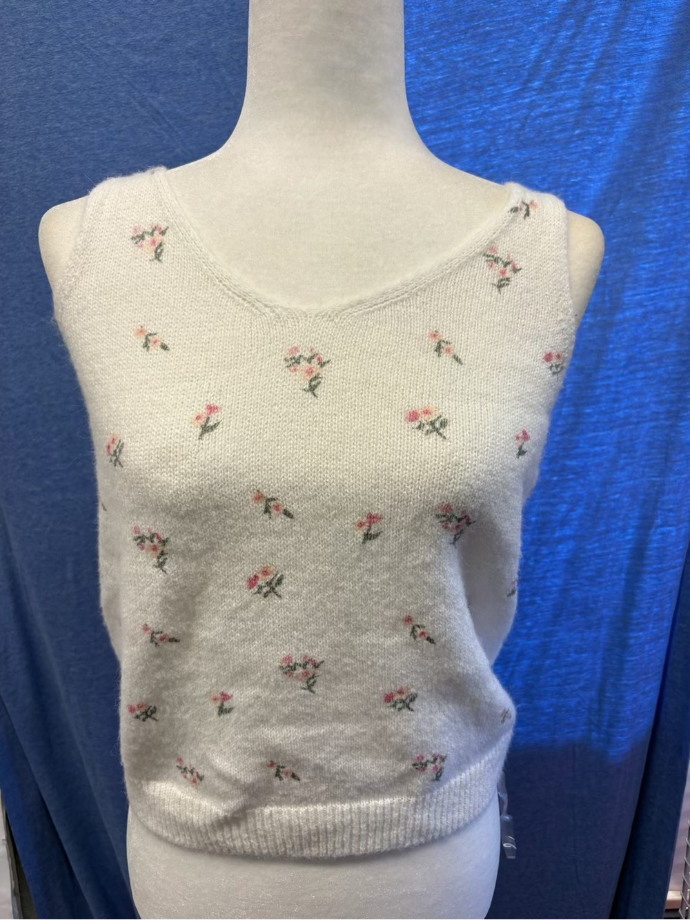 Womenโs Cream Floral Knit Sweater Tank with Knot Back